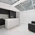 City Chic London Apartment With 2 Bedrooms