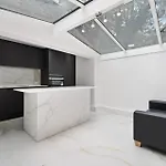 City Chic London Apartment With 2 Bedrooms