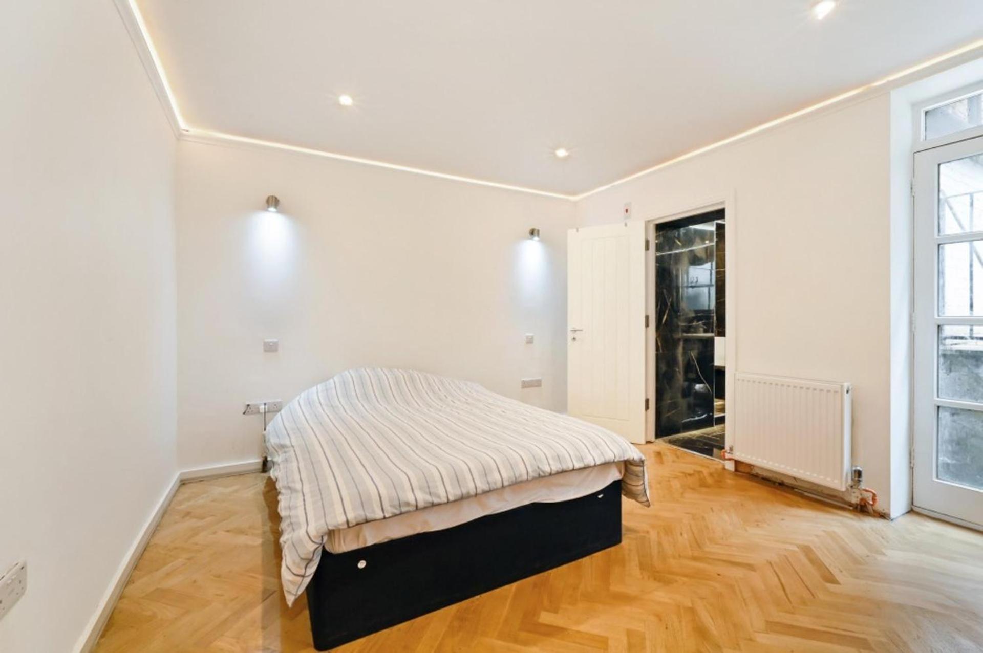Chic With 2 Bedrooms